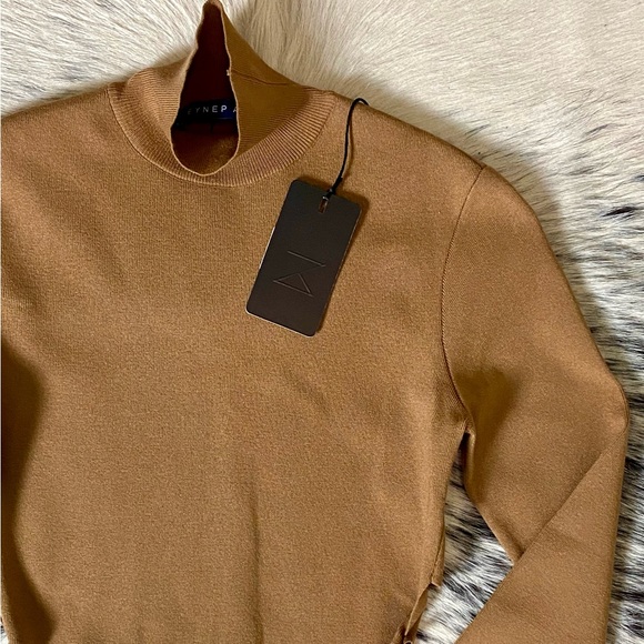 ZEYNEP ARCAY LEATHER STRAP CROPPED TURTLENECK, SZ IT/40 FR/36 US/2-4 - Picture 7 of 14